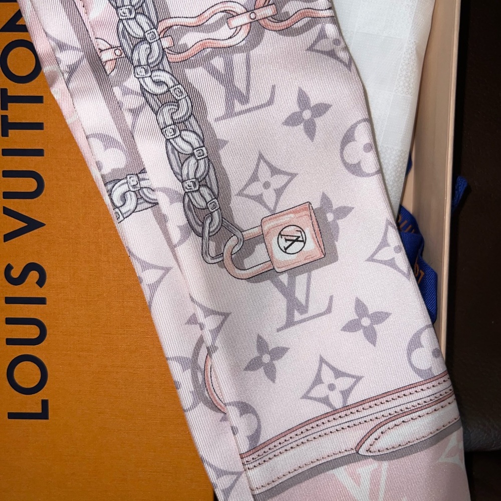 Louis Vuitton bandeau - Picture 2 of 5